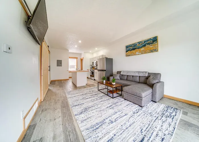 Welcoming Erie Condo With Golf And Lake Views!