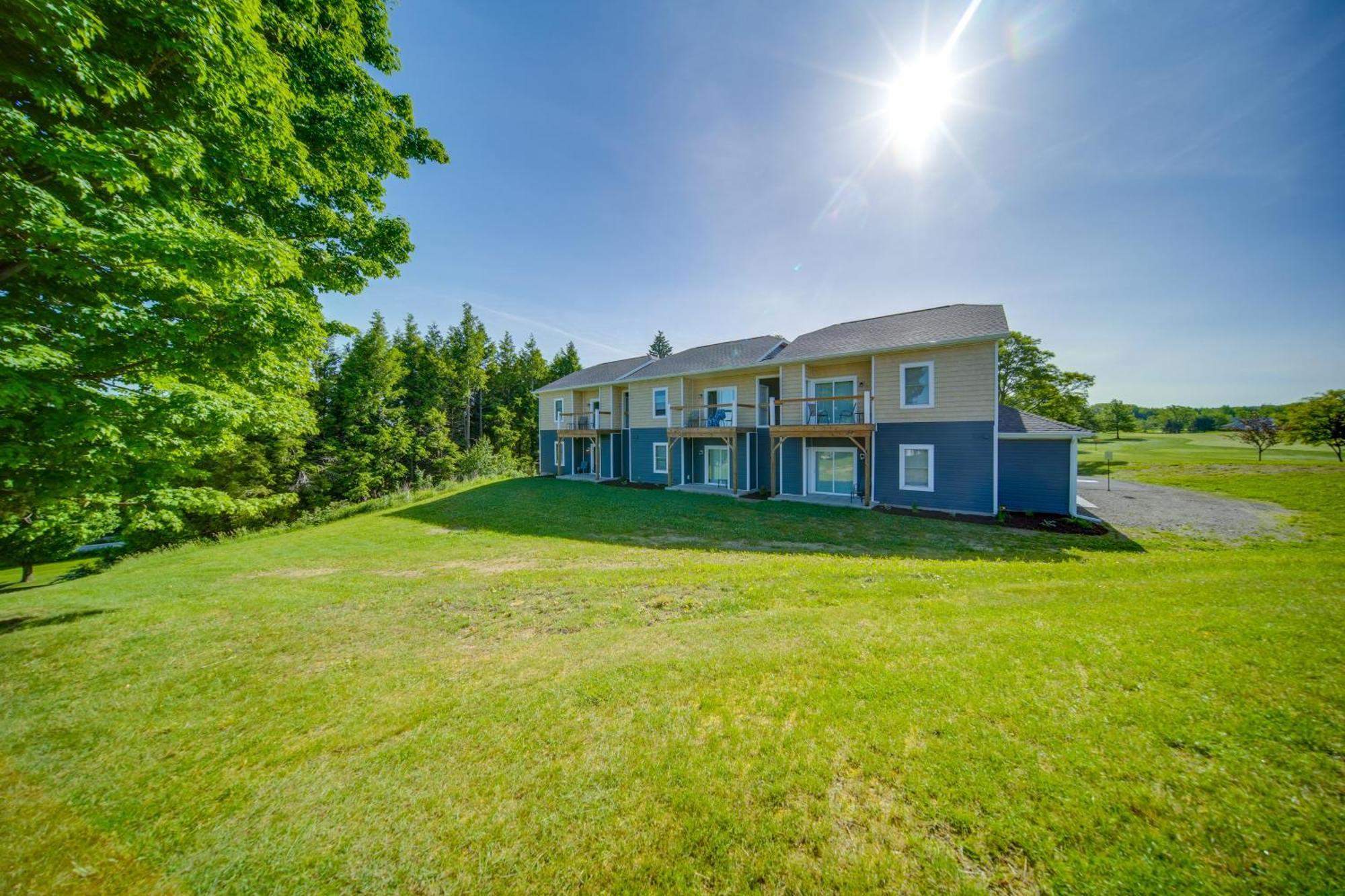 Welcoming With Golf And Views! Apartment Erie